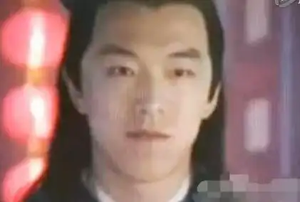 黄渤年轻旧照曝光 盛世美颜秒杀韩国欧巴