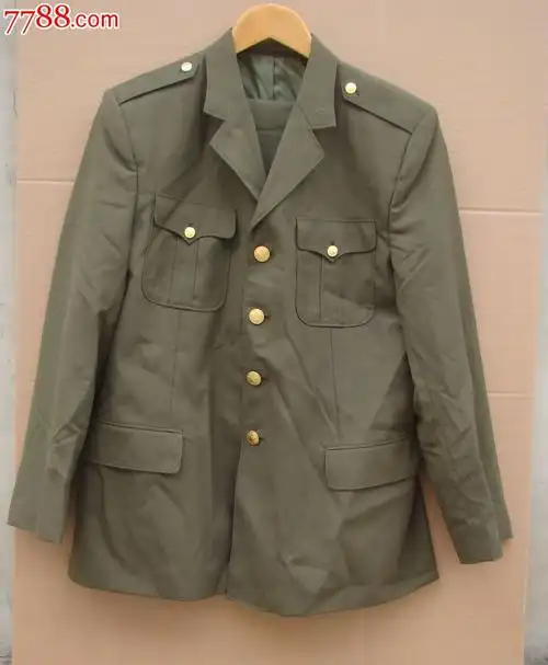 陆*军官春秋常服