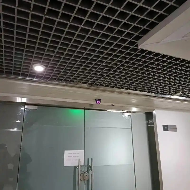 时代峰峻 #tf家族 成都分部贴上了纸条,让人不要推门,门 - 抖音