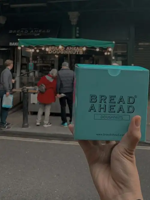 之前经过赫赫有名的borough market,无意中看到这一家甜品档口.