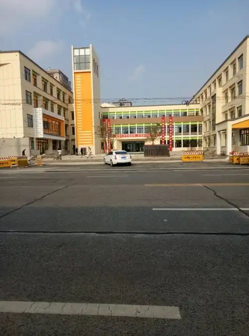 常欣小学最新进展标语都挂起来了今年的划区也该出来了吧