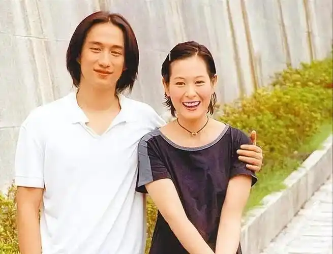 黄磊孙莉因"师生恋"不被认可,相恋五年遭遇情感危机,现状如何