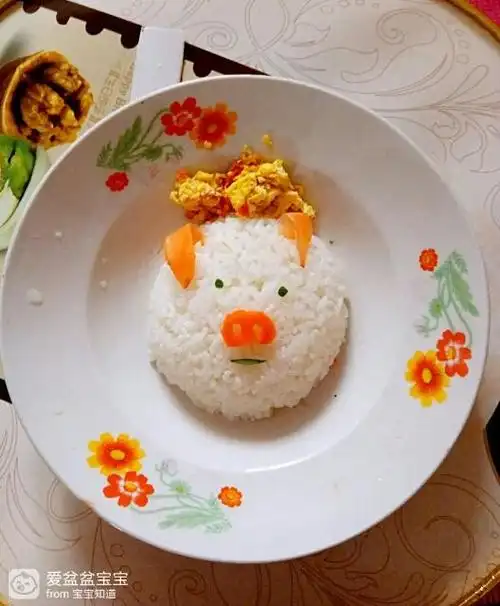 【百变的辅食造型】米饭变身小猪头