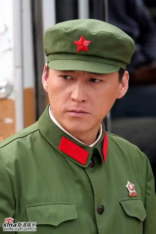 个人艺术履历——刘小锋电视剧《大院子女》饰 章向平毕  业:上海戏剧