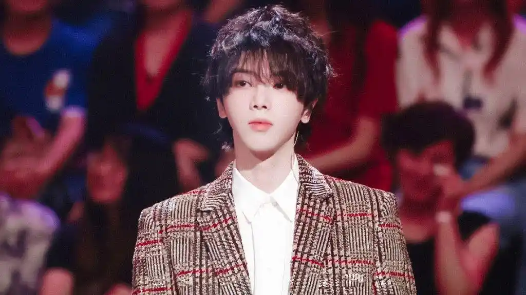 华晨宇壁纸祝花花生日快乐快来换上好看的生日头像