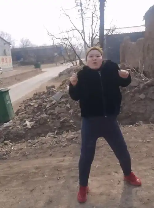 网红"郭老师"高度评价杨超越,称对方哭戏功底了得,要跟她学习