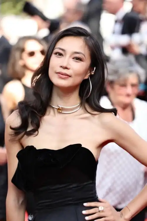 王欣雨身着liulisiparis高定亮相75届戛纳红毯