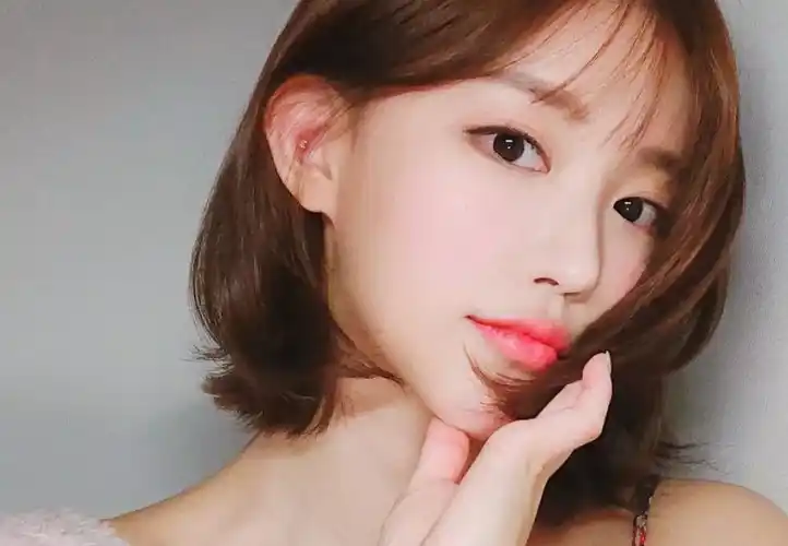 发量多的女生适合哪种短发造型?_发型_时尚_妹子