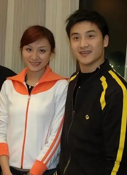 一开始,叶一茜因为田亮是奥运冠军,他的前任是郭晶晶,所以叶一茜才会"