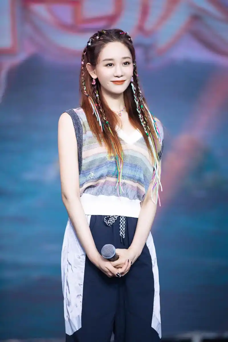 海陆写真美图:风姿绰约,性感迷人