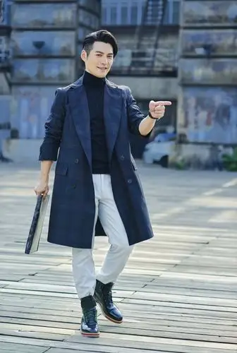 严屹宽时尚大片演绎媚眼型男