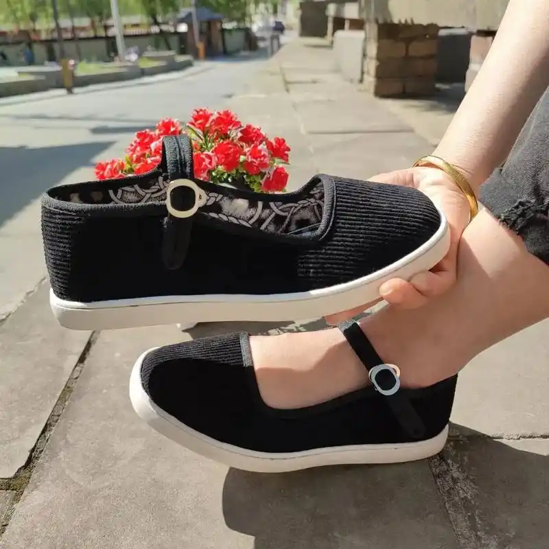 还是一字带方口布鞋好看,经典时尚#布鞋 #便宜又好穿 #软底 - 抖音