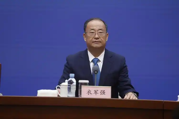 省公共就业和人才服务中心党委书记,主任 衣军强