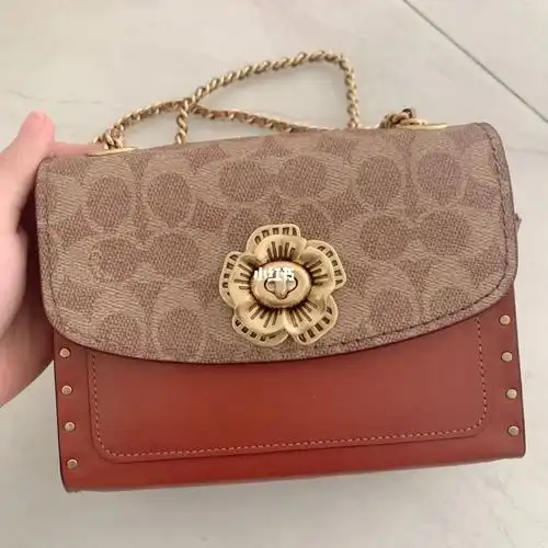 今日份快乐蔻驰coach山茶花