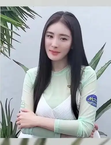 状态如何杨幂近照曝光穿白裙清爽随性