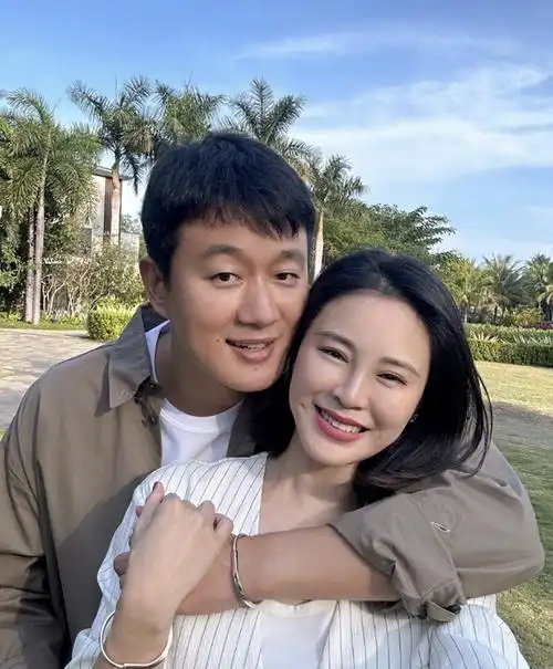 3月6日是关悦的44岁生日,佟大为分享了为妻子庆生的温馨画面,并高调