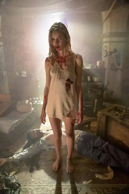 茜· 约翰逊,美国乔治亚州人,在《行尸之惧》中开场第一集就成了丧尸