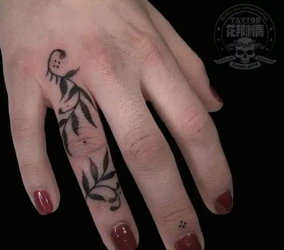 【小清新】纹身图片_手部水墨花手指小清新纹身图案