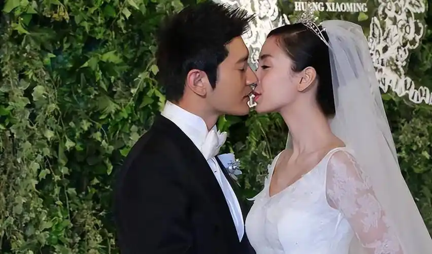 李小璐退出娱乐圈多年,疑似与网红恋爱,被拍与多名男子现身街头_pg