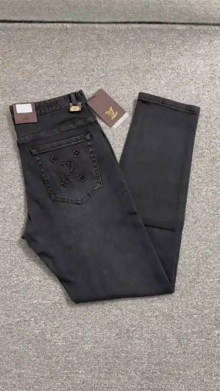 lv休闲牛仔裤,极简黑设计百搭时尚-度小视