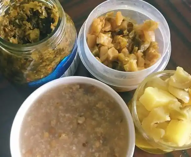 贫穷大学生的日常伙食,每月父母只给200生活费,为何吃的很丰盛