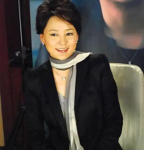 回顾演员张瑜一夜成名后弃夫出国离婚多年见到前夫还会心动