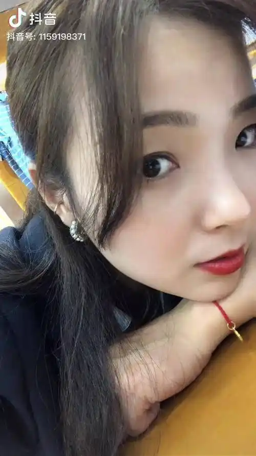 时间过的好快一晃我37岁了每个女人都会顾及自己的年龄但是在我看来