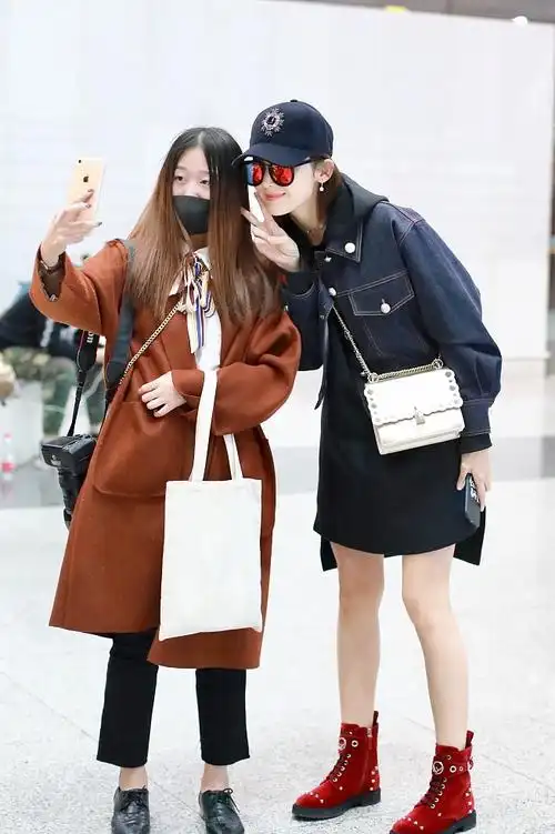 古力娜扎最新机场街拍写真图片_明星_美桌图片库