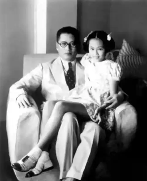 1971年,宋子文意外噎死后,留下寡妻和三个漂亮女儿都过得如何?