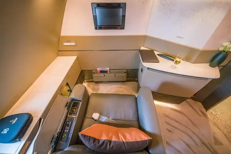 内敛的奢华新加坡航空sq833上海pvg新加坡sina380新款头等舱套房体验