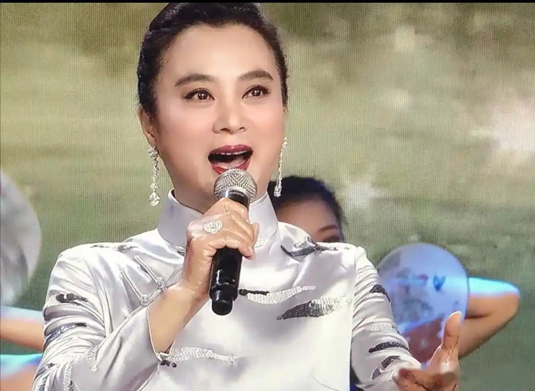 戏曲春晚,唱了我最喜欢的歌"美丽心跳",台上台下一起"心跳"!哈哈哈