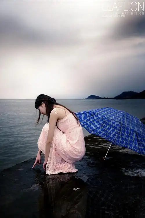 转引:博客伤感人物素材——《孤独》(33p音画)