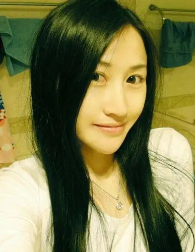 李芊墨,网名:笑楚,网络红人,《非诚勿扰》节目女嘉宾.