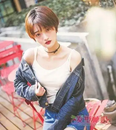 倒三角脸适合什么短头发 倒三角脸型短发发型(2)
