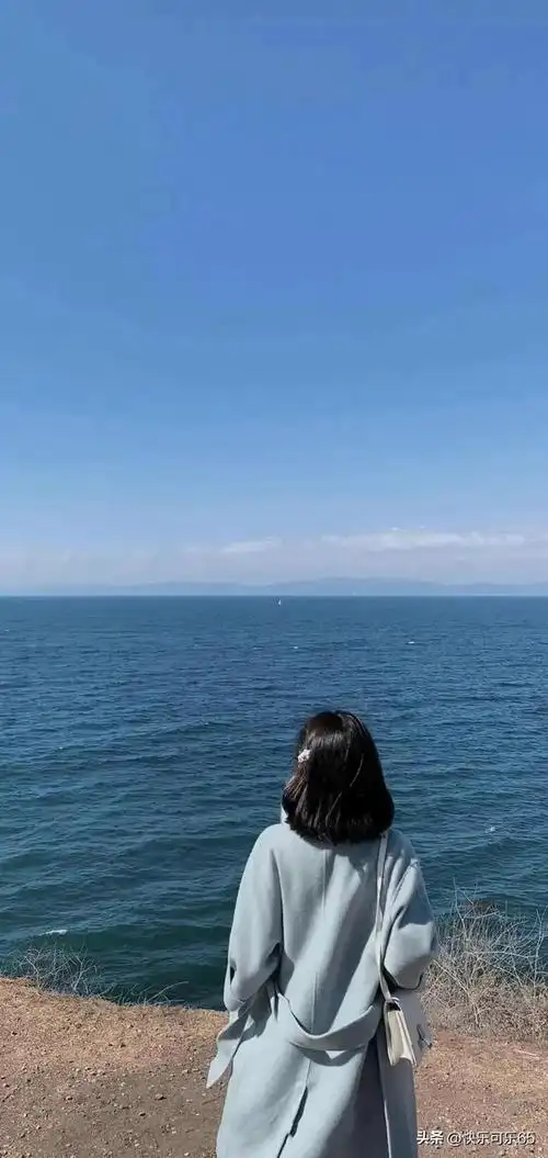 分享海边美女背影图～图片_头像签名_科技时代网