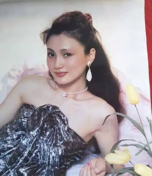 林芳兵:为戏增肥50斤,因太美遭人算计,退圈被丈夫宠爱30年_照片_影片