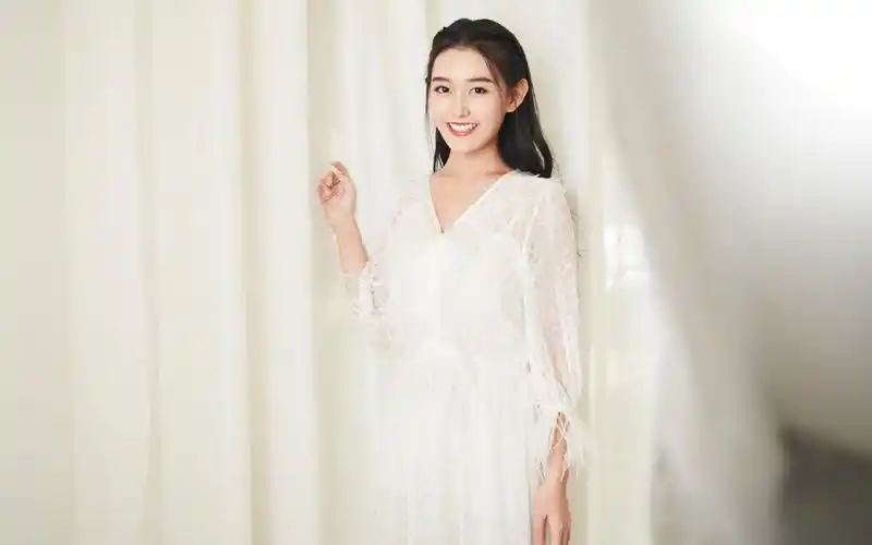 蒋依依清新脱俗写真图片桌面壁纸