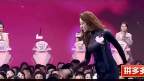 《非诚勿扰》长腿女神刘陈的性感舞蹈,引来观众阵阵欢呼