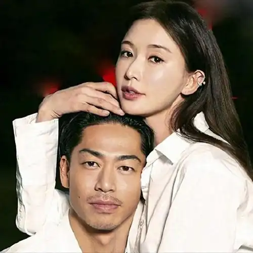 林志玲近照曝光大变样,48岁身材臃肿似大妈,4年来依旧卑躬屈膝