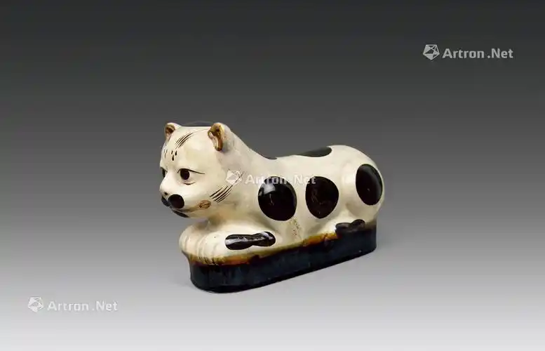 2204 清 瓷猫枕