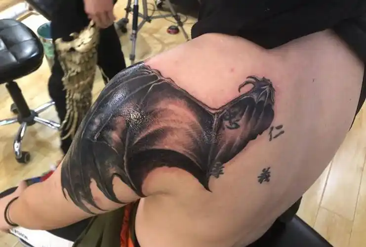 恶魔翅膀纹身图片