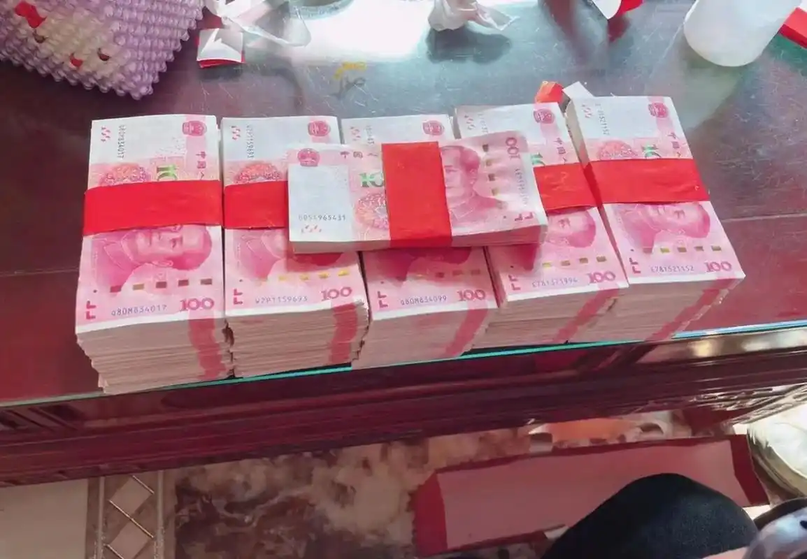 网友:30w现金,40w转卡,一斤6035元,含泪买回家.