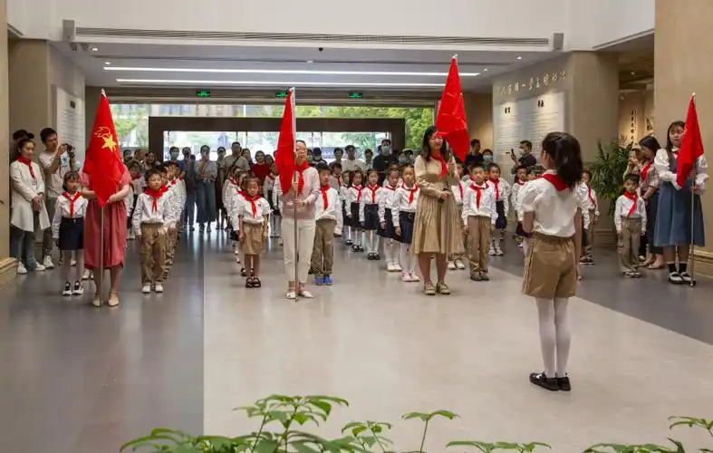 觅渡桥小学入队仪式