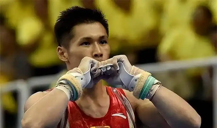 34岁奥运冠军近况:被小3岁女友倒追3年,今身价上亿幸福美满_张成龙_体