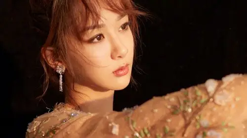 杨紫头像图片,分享一组女星模特图片给大家,图中的桌面壁纸壁纸