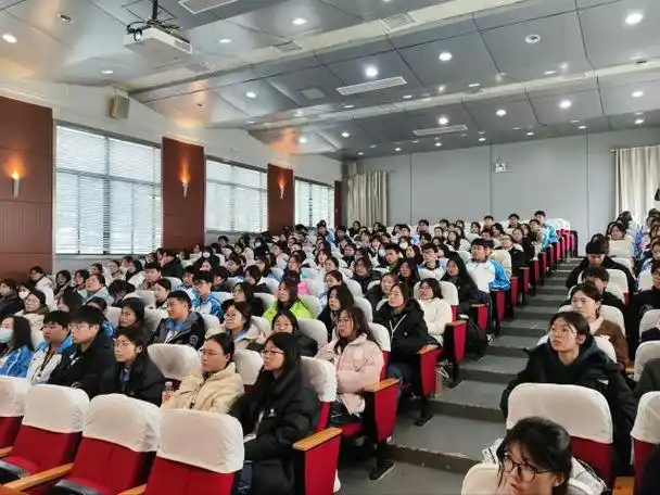 扬帆起航职等你来我校护理系成功举办就业指导系列活