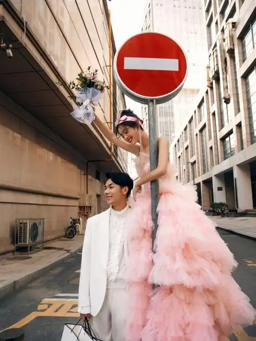 时尚大片街拍婚纱照
