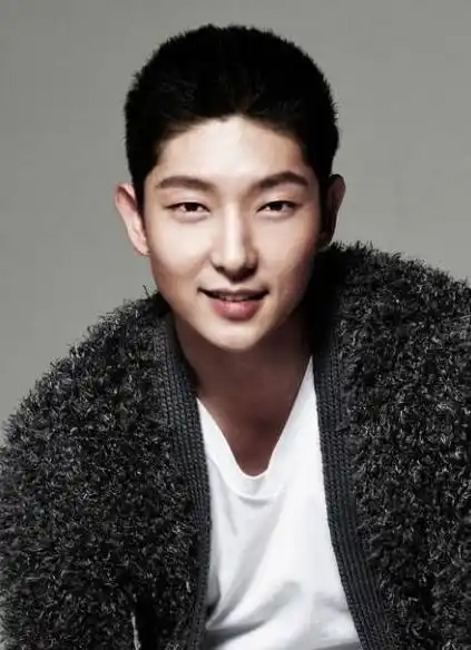 韩国姓李的四位最帅男星,李光洙第4,李准基第3,第1是他