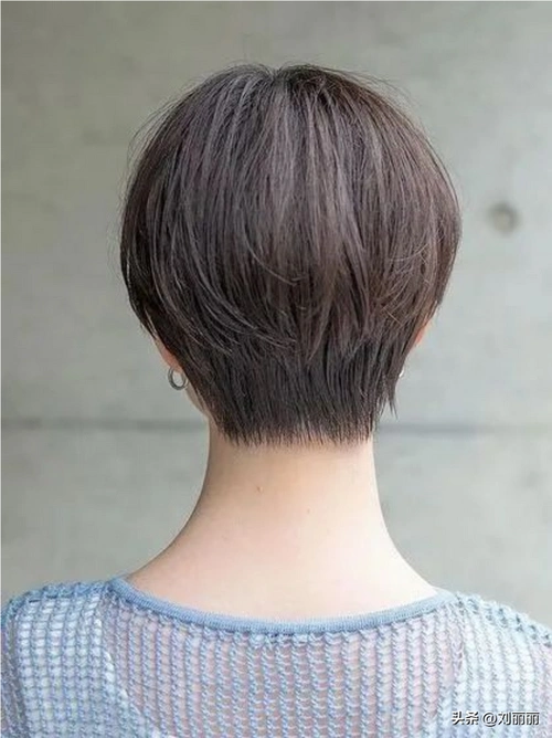 洋气立体真瘦脸,你最喜欢哪一种(女短发发型图片大全2021减龄卷发)