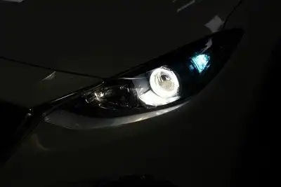 昂克赛拉升级远近光一体氙气灯 天使 恶魔眼(惠州亮道改灯作业)